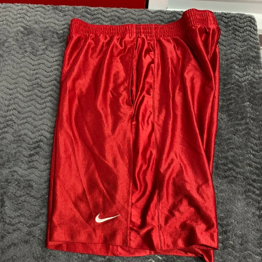 Nike basketball team performance mesh shorts red/ white embroidered logo large